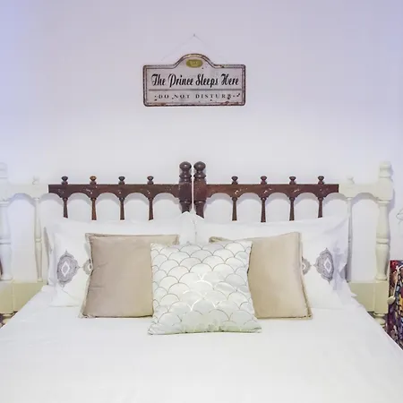 Aminta Nocleg ze śniadaniem 3*